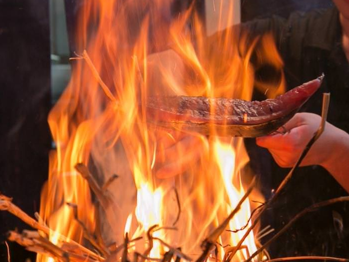 京都で希少！900度の炎で焼き上げる藁焼き